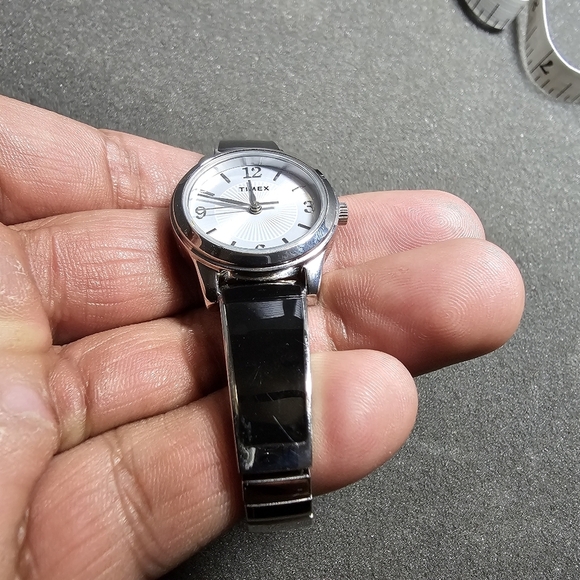 Timex Ladies Quartz Fashion Watch Silver Tone Black Stretch Bracelet Working sho - Picture 2 of 10
